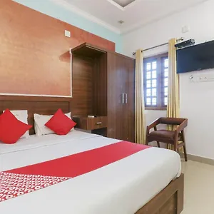 Oyo 73602 White House Hotel Thrissur