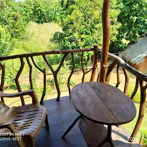 Rock Gate Tree House Guest house Sigiriya